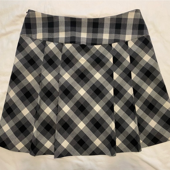 SALE! $8 Apostrophe stretch black/gray plaid lined skirt size 12 - Picture 6 of 8